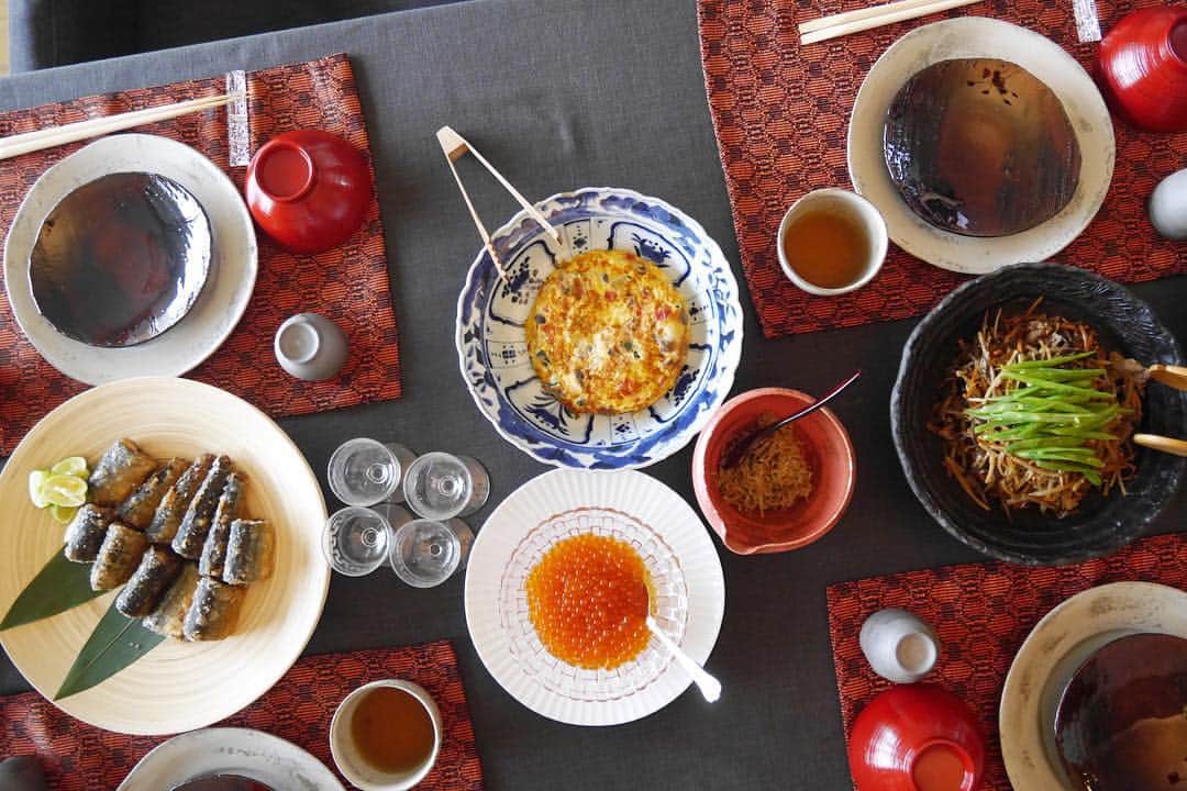 Risako Yamamotoさんのインスタグラム写真 - (Risako YamamotoInstagram)「まお先生のお料理教室♡ ・ ・ 今月はいくらちゃん❤️ 先生のお料理全て美味しくってご飯もおかわりしちゃいました😋🍚 ・ ・ 器や調理器具、小物も全てがステキ✨✨✨ #お料理教室 #いくらちゃん #憧れのまおさん」10月5日 20時34分 - risako_yamamoto