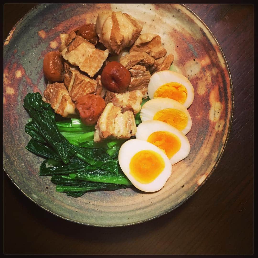 志摩有子さんのインスタグラム写真 - (志摩有子Instagram)「久しぶりに作ったふーみん風の豚バラの梅干し煮。ゆで卵の茹で加減が上手くいってあがる^ ^ #豚バラの梅干し煮 #ふーみん風 #茶色めし」10月5日 21時32分 - ariko418