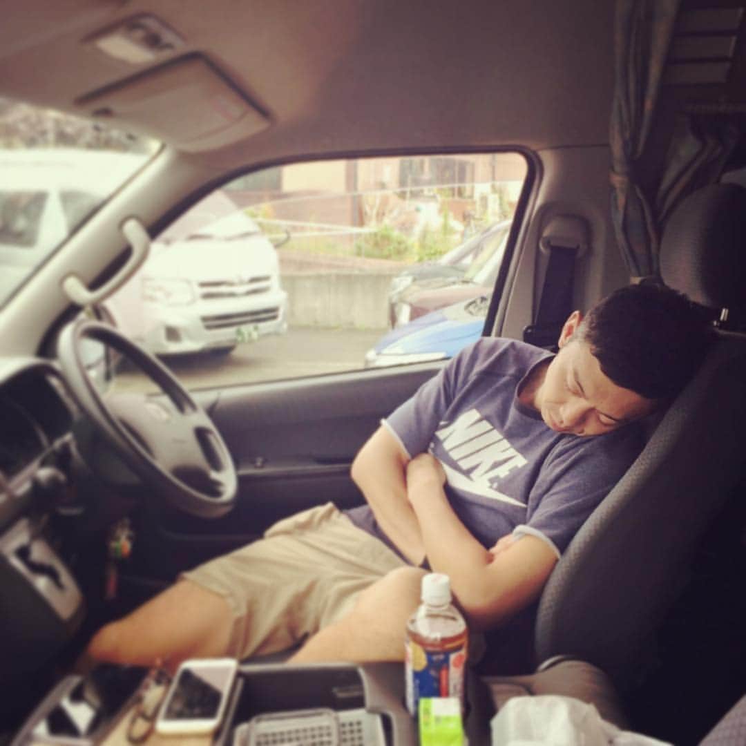 木村卓寛さんのインスタグラム写真 - (木村卓寛Instagram)「寝た寝た^_^ このおっさんかわいいねー^_^ #天津木村 #ロケバスドライバー #ロケバスドライバーは #寝るのも仕事 #その間 #ロケはすすむ」10月6日 13時09分 - tenshinkimura