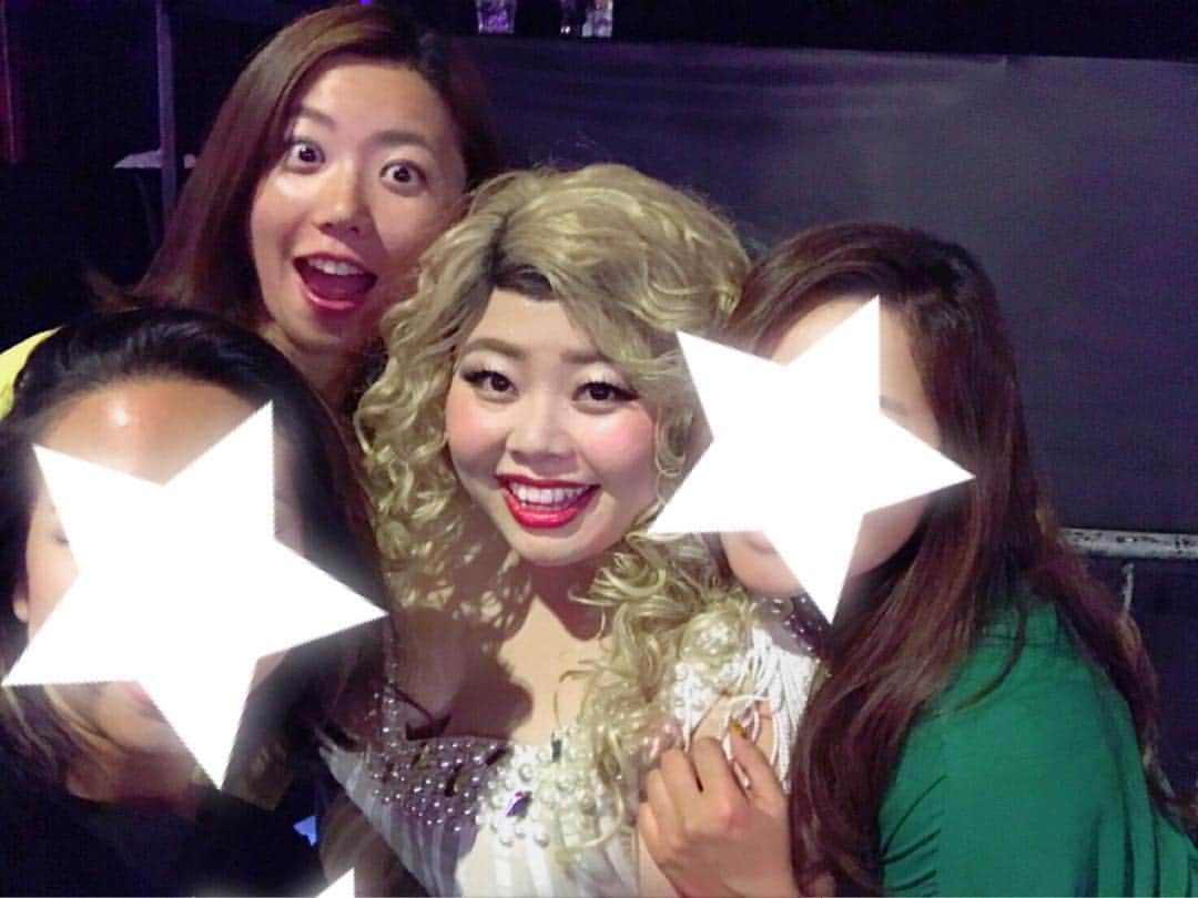 吉田沙織のインスタグラム：「渡辺直美さんの全米ツアー ロサンゼルス公演！！ ビヨンセだけで2時間もお腹痛くなるほど笑いました😆🙌🏻笑  18日は台湾公演だそうです♪  思い出して吹き出しそう😆笑  #naomiwatanabe #la公演 #渡辺直美さん #クニオコエルオワライ」