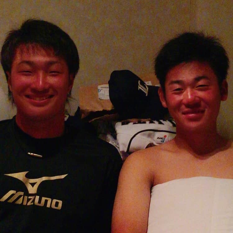 佐藤勇のインスタグラム：「第一クール終了！！ 二人ともいい顔してます（笑）  #第一クール#休日前#snow#顔交換#こうき#だいすけ」