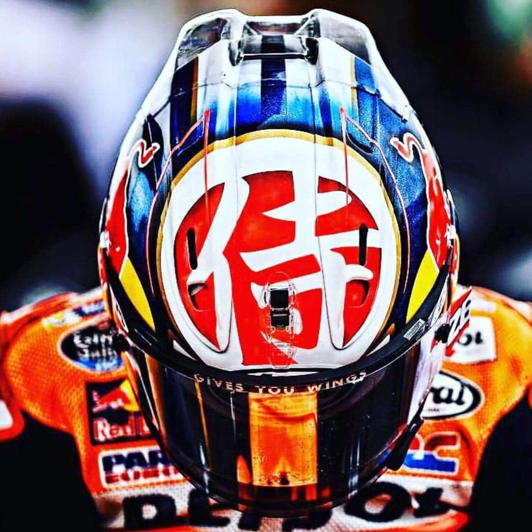 ダニ・ペドロサさんのインスタグラム写真 - (ダニ・ペドロサInstagram)「Samurai / soul warrior!  Arai Replica coming out! #AraiHelmets」10月7日 0時34分 - 26_danipedrosa