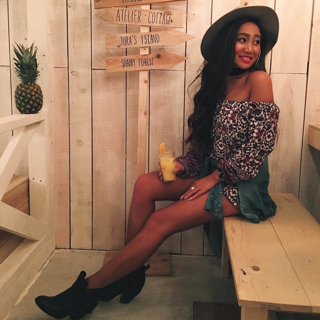American Eagle Japan staffsのインスタグラム：「* ボタンフロントのオールインワン🌵 デニシャツにブーツを合わせて秋っぽさをプラス🍂 このフェルトのハットはウール100%で 後ろにはタッセルがついてて大人気🙌🏾！ . #aeo #weallcan #aeostlye #americaneagle #americaneaglejp #aeojp #aeorep #autumn #boho #fashion #ootd」