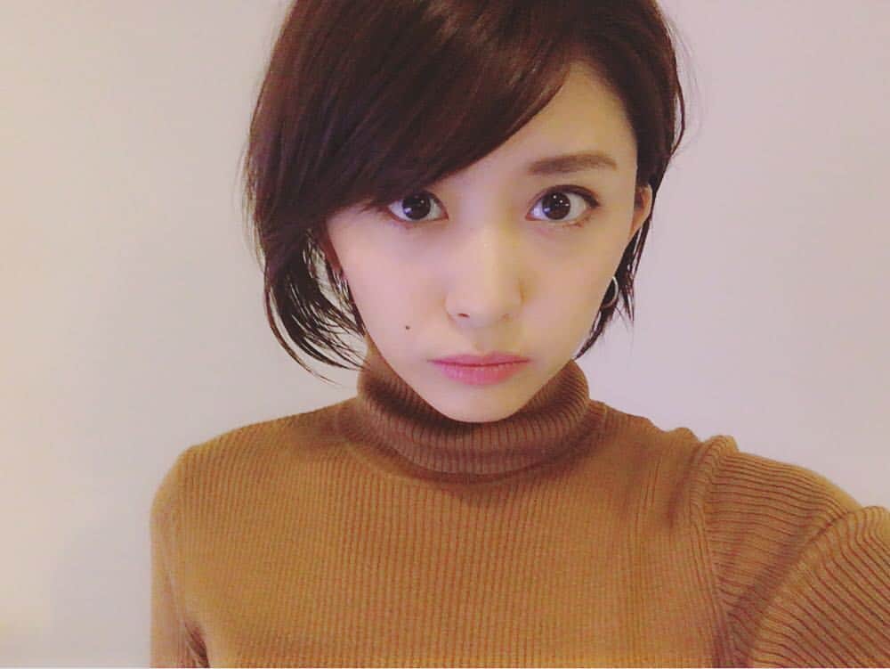 はねゆりのインスタグラム：「雨だねぇ。 あったかい格好しなきゃだ  しょーとゆり」