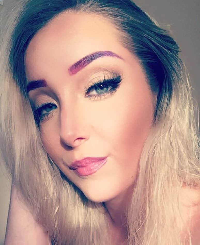 ジェナ・マーブルズのインスタグラム：「Purple brows.」