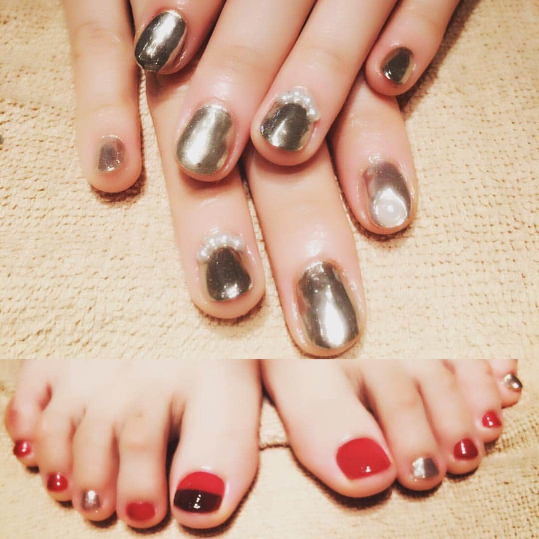 龍真咲さんのインスタグラム写真 - (龍真咲Instagram)「これでーす😊💅✨👣✨💛 とっても気に入ってます。。 パール&バイカラーがポイント⭐️⭐️ 指が派手だゎ💄💄💄 #ネイル #足指 #御披露目✌🏻️ #恥ずかしー #人差し指のパール素敵でしょ⭐️ #真似しちゃーう？」10月8日 18時34分 - masaki_ryu