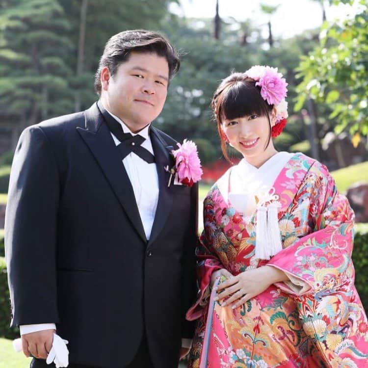 小泉エリのインスタグラム：「ピンクを選びました(^-^) 親方は断髪式直後です。 若返ってみえる(´∀｀*)」