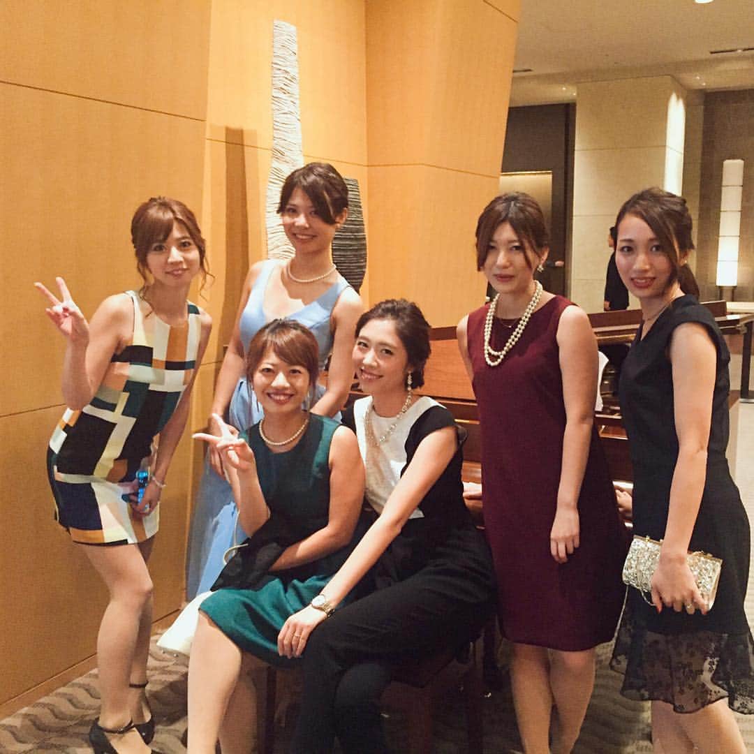 のインスタグラム：「六本木グランドハイアットで式♡ 新婦さんの参列者美女ばかり！！！ #結婚式#グランドハイアット #六本木 #wedding#美女#girl #素敵な式 #dress code#ドレスコード#instagood#love」