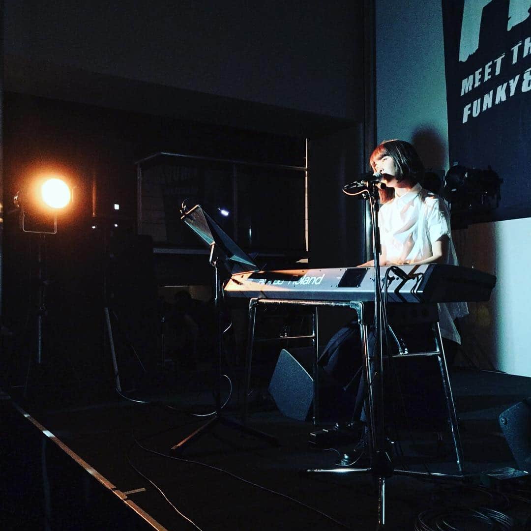 蒼山幸子さんのインスタグラム写真 - (蒼山幸子Instagram)「ゆっくり歌えたな。最近は喋るように弾き語りしてます。 #ミナミホイール」10月9日 0時53分 - sachiko_aoyama