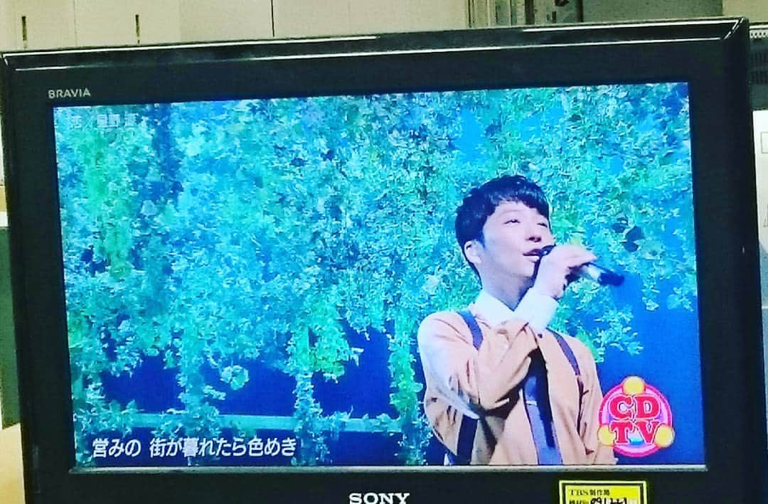 逃げるは恥だが役に立つさんのインスタグラム写真 - (逃げるは恥だが役に立つInstagram)「CDTV🎵  #逃げ恥  #星野源  #オールスター感謝祭  #お疲れ様でした！  #叙々苑  #楽しみ  #明日も逃げ恥は撮影だ～  #初回  #10月11日火曜夜10時スタート  #あと３日！」10月9日 1時41分 - nigehajigram