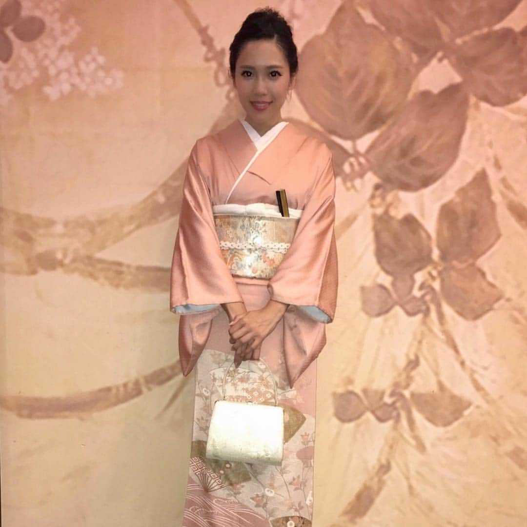 酒井麻里（Juri）さんのインスタグラム写真 - (酒井麻里（Juri）Instagram)「身が引き締まる😌🍀 和装婚もすごく素敵だなぁ❤️ #cjjuri #結婚式 #色留袖 #初体験 #happy #happyday #Japanese #Japanesegirl #和」10月9日 16時19分 - jurixoxoxo