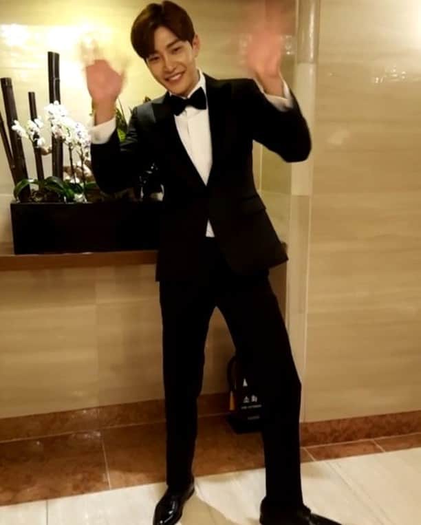 キム・ジェヨンのインスタグラム：「저 밝은사람이에요!!!^^😄」
