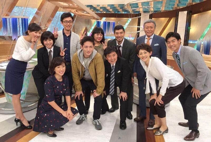 瀧本美織のインスタグラム：「今夜21時〜ドラマ「キャリア〜掟破りの警察署長〜」第一話放送です👑とことん市民の味方でいてくれる現代の遠山の金さん😎✨このドラマが明日からまた学校や仕事頑張るぞ〜✊🏻と皆さんの活力になれたら嬉しいです🌸ぜひご家族でご覧ください☺️💓 #ドラマ #キャリア #玉木宏 さん #高嶋政宏 さん #瀧本美織 #1話 #とくダネ！ #フジテレビ #遠山の金さん」