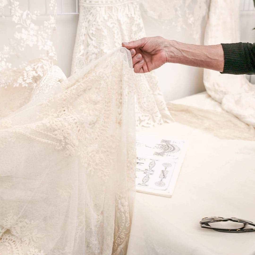 ヨアナバラシーのインスタグラム：「See #bts look at the studio on the @bhldn blog! #yoanabaraschi #bhldn #bhldnbts」