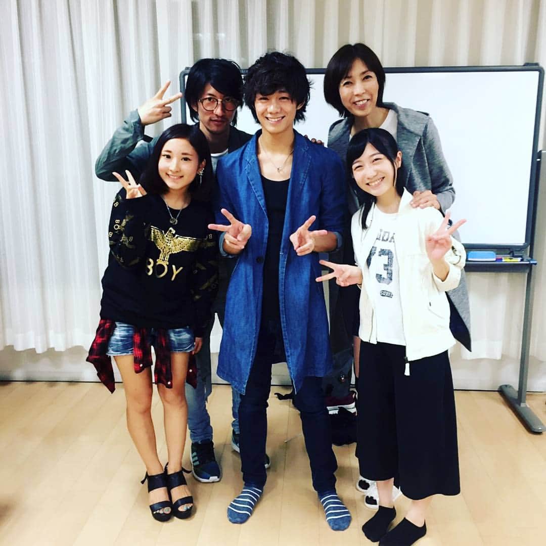 大林素子のインスタグラム：「お稽古終わりに！家族写真！ 旦那様と娘が二人のダブルキャスト󾬌だから、賑やか」