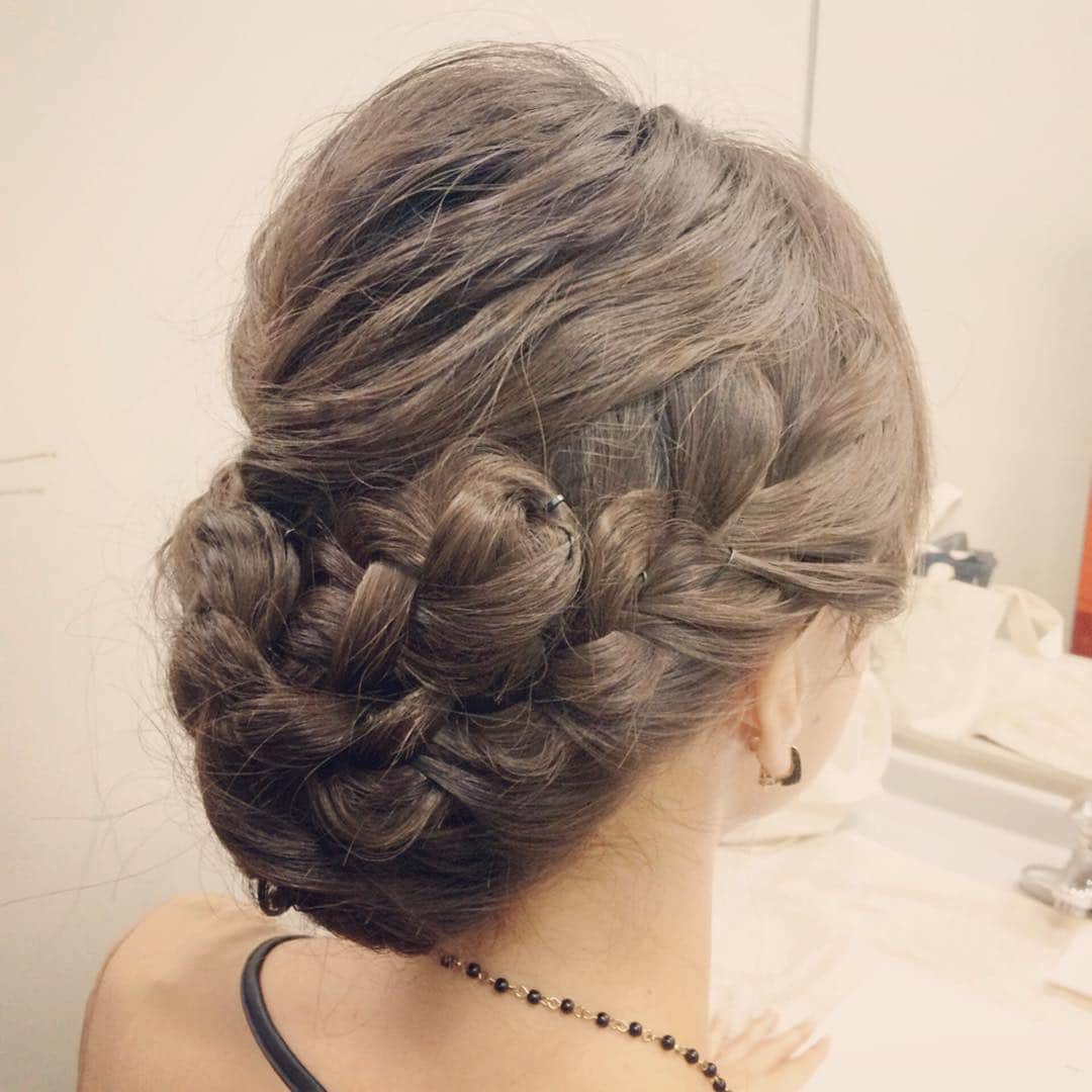 村山千代さんのインスタグラム写真 - (村山千代Instagram)「今週は月火担当です。東京インフォメーションよろしくお願いします。今日の髪型は#編み込み #アップスタイル #mx」10月10日 8時47分 - chiyocolate420
