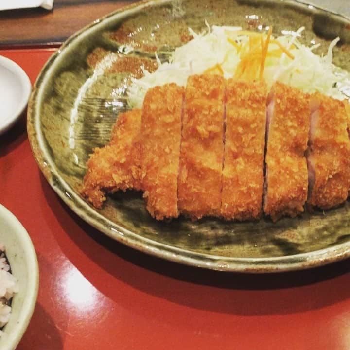 dorlisのインスタグラム：「ふぃ～(*ˊૢᵕˋૢ*)矢場とん♡うまか～！！夜の本番に向けて豚パワーー#dorlis#名古屋#矢場とん#味噌カツ」