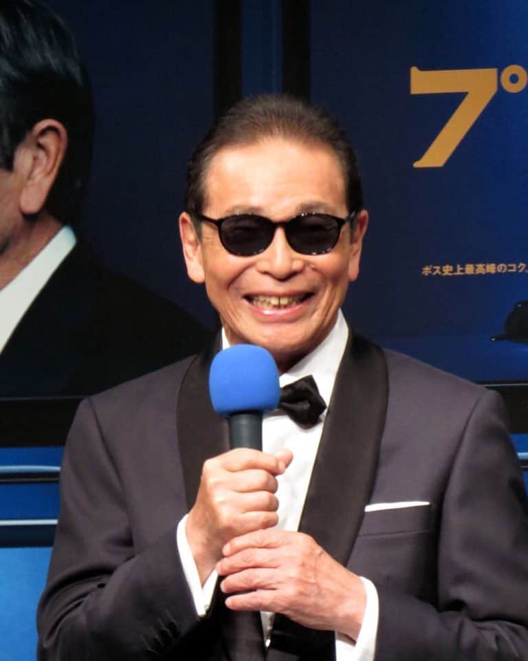 阿知波妃皇のインスタグラム：「タモリさんよりエロい雰囲気でてる男性ているのかな。 ずっと言ってるけどさマイクもってるのほんとにほんとにエロいです... もぉ〜」