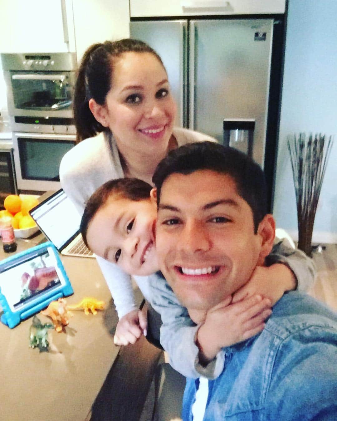 クリスチャン・ガンボアのインスタグラム：「Familia 👨‍👩‍👦‍👦👨‍👩‍👦‍👦😍👦🏻👶🏻」