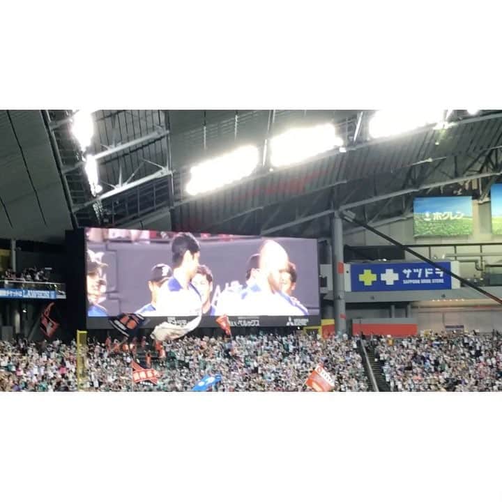 のインスタグラム：「やったーー！！！！！ 最後は大谷選手のタイムリーヒットでサヨナラ勝ち👍🏽✨ 勝利の瞬間を近くでみれて幸せです💙💙 明日はテレビの前で応援します！  #北海道日本ハムファイターズ #ファイターズ #日本シリーズ」