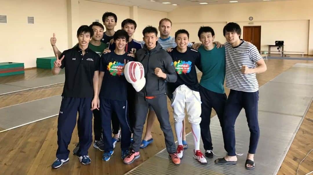 のインスタグラム：「ウクライナ合宿終了！！ 初日からやられていた食事にも最終日には美味く感じてしまうえぺじーーんの適応能力には感心です。 いよいよ明日はGP大会に向けてスイス入りします。オリンピック後1試合目なのであの時の感覚を取り戻せることを1番の目標として挑んできたいと思います。 #ウクライナ合宿  #エペジーーン  #メシに適応」