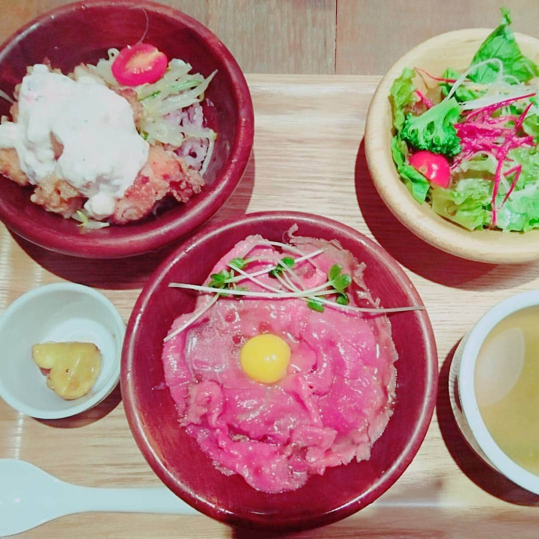 高橋ナツミのインスタグラム：「#lunch#今日食べたもの#ABC canteen#新宿#ローストビーフ丼」