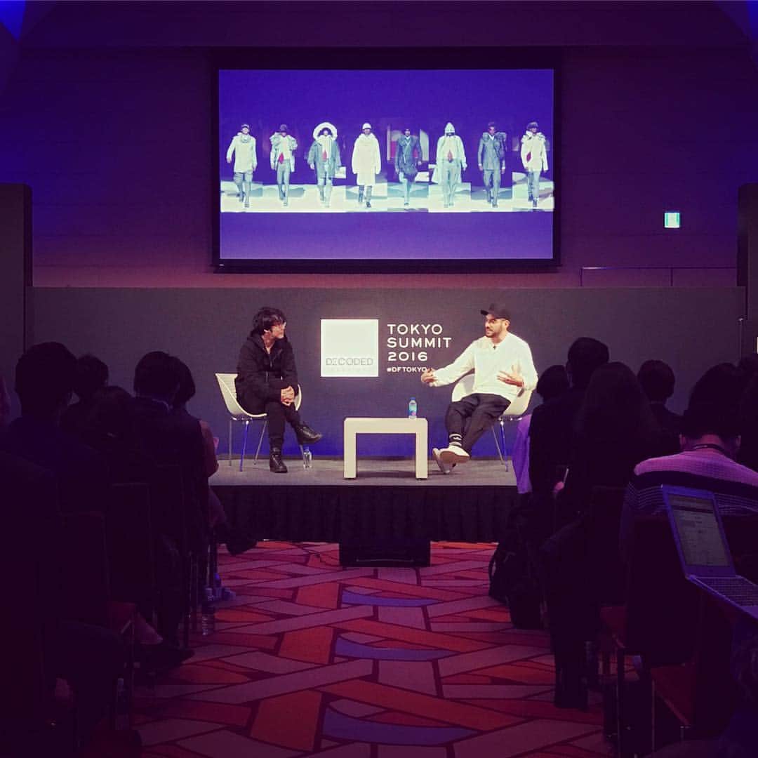 のインスタグラム：「DECODED FASHION TOKYO SUMMIT 2016、ご静聴ありがとうございました。クロージングセッションはFlying Lotusのあのマスクを作ったアイター・スロープとＷIRED 若林さん  #dftokyo」