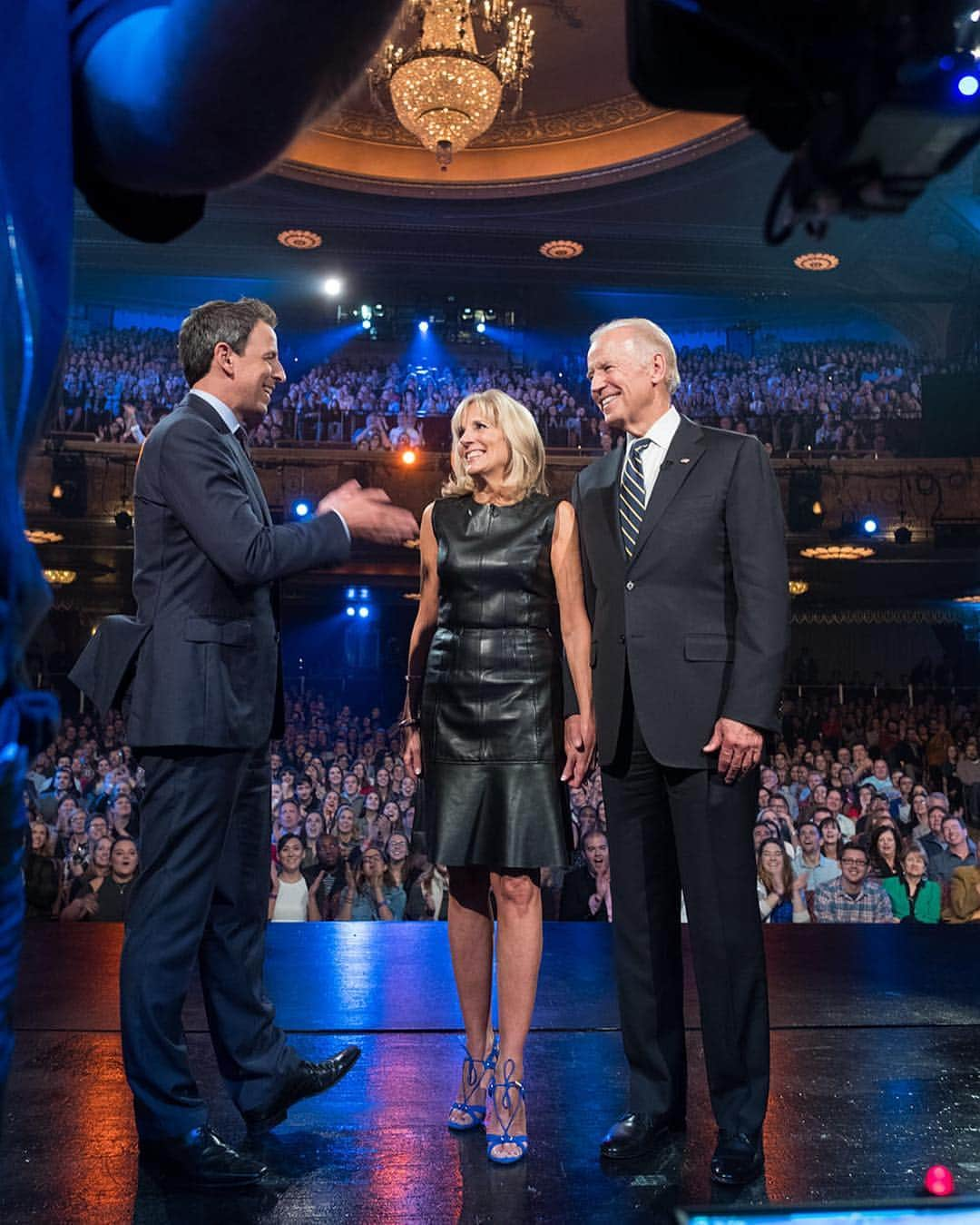 ジョー・バイデンのインスタグラム：「Watching @LateNightSeth tonight? Tune in at 12:35am ET to see the Vice President and @DrBiden.」