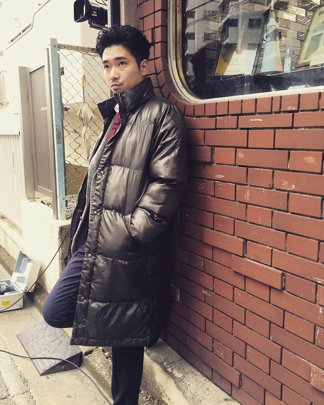コック警部の晩餐会のインスタグラム：「Captain COOK HOSIMITSU photo by Azumi Nanase  #柄本佑 #小島瑠璃子 #TBS #コック警部の晩餐会 #コック警部」