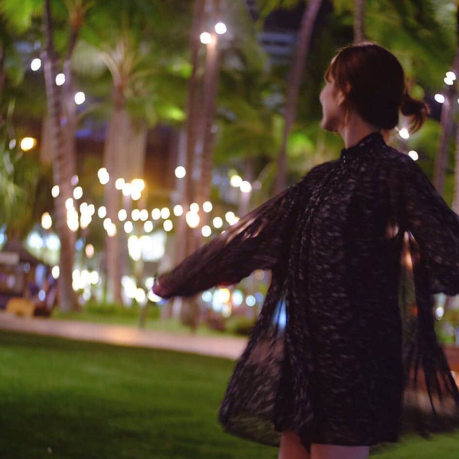 Tomomi Tomomi Narimatsuのインスタグラム：「zara:)✨ . . #ootd #遅めの夏休み🍍 #hawaii #zara」