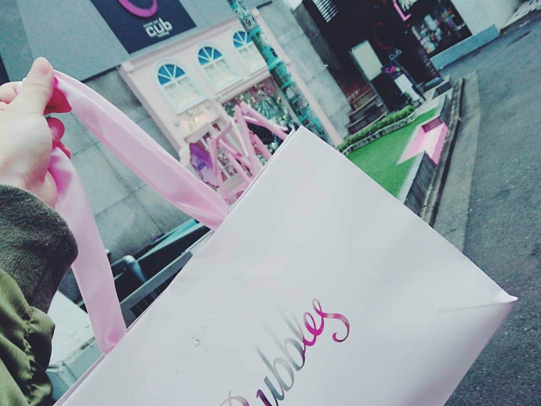 高橋ナツミのインスタグラム：「気になってたベロアパンツGET💗💗 #BUBBLES#原宿#買い物#fashions」