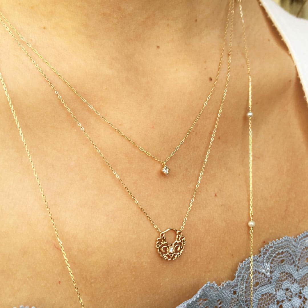 ageteさんのインスタグラム写真 - (ageteInstagram)「【スタッフコーディネート_アガット 恵比寿アトレ】  新作の一粒ダイヤネックレス。 今年は、スクエアの形のプリンセスカットダイヤモンド。 スタイリッシュで洗練された輝きを身に着けてみませんか？  #agete #jewerly #accessories #necklace #diamond #アガット #ジュエリー #ネックレス #ダイヤモンド #ギフト #プレゼント #記念日 #誕生日」10月14日 20時15分 - agete_official
