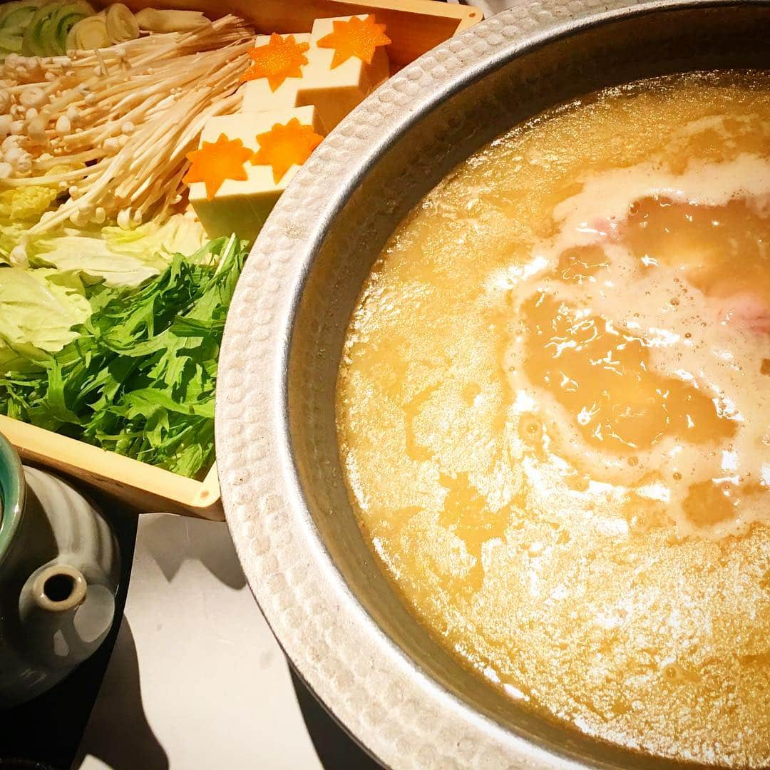 吉田玲奈さんのインスタグラム写真 - (吉田玲奈Instagram)「鶏のコラーゲンスープが濃厚で本当に美味しい水炊き♡〆はラーメン🍜でした☺︎ #水炊き#美神鷄 #鷄コラーゲン #美味しかった #恵比寿 #お誕生日会 #大人女子会」10月15日 12時12分 - reina.yoshida.ciel.1218