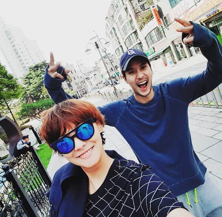 キム・ジソクのインスタグラム：「혼밥구조대 출동☀️」