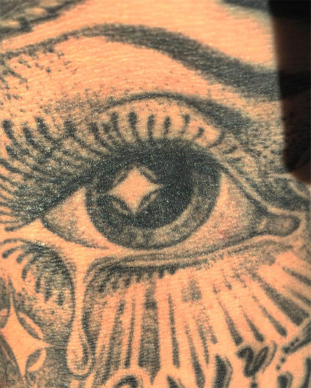 佐々木明さんのインスタグラム写真 - (佐々木明Instagram)「Sleep with one eye open. #ink #tattoo #eye #art #yellowskin #blackandgrey #singleneedle inked by @cbrandworks」10月15日 13時52分 - akiraexploring