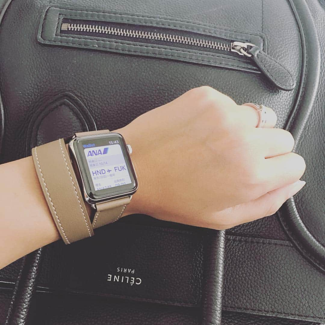 尾川ひふみさんのインスタグラム写真 - (尾川ひふみInstagram)「念願のApple Watch。これ１つで飛行機も乗れる✈️昨日、羽田空港で実験しスムーズに乗れました♡後はsuicaを入れれば完璧。 エルメスのデザインも素敵。 #applewatch #アップルウォッチ #エルメス#hermes #時計#アップルウォッチ2 #アップルウォッチエルメス」10月15日 16時22分 - etvos123