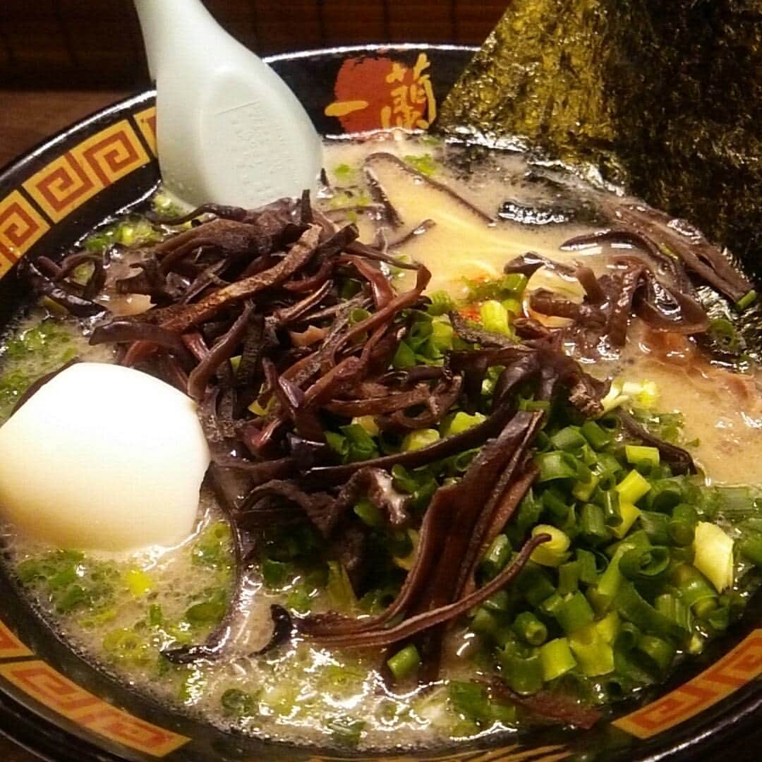 里美ゆりあのインスタグラム：「初めての一蘭(^^)最近とんこつラーメンハマってる♪ #一蘭#とんこつラーメン#おいしい😋」