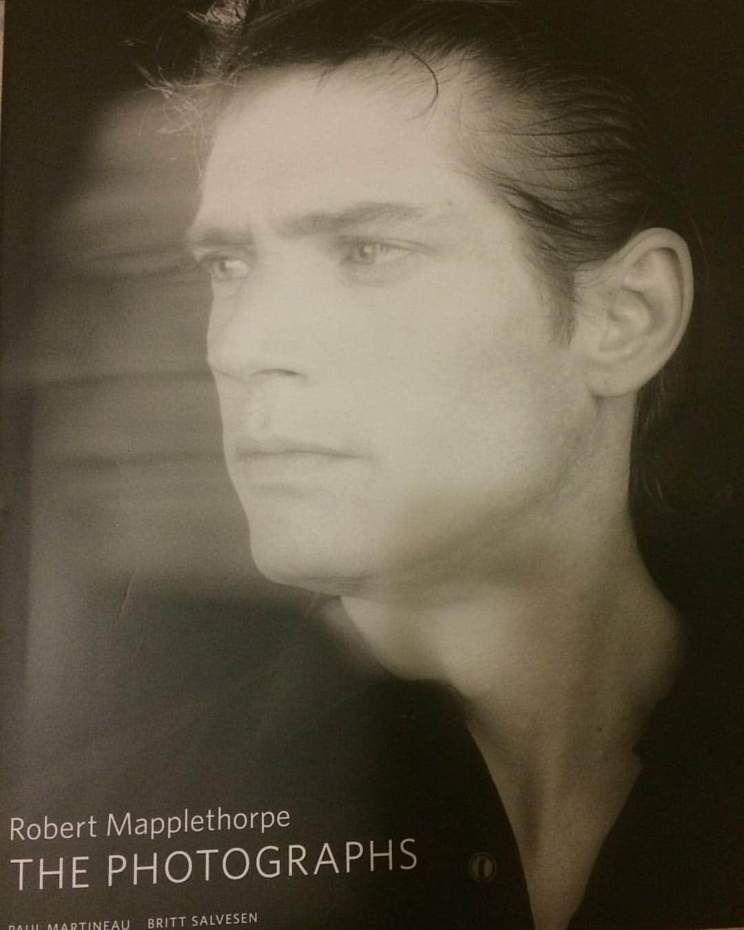 村主章枝さんのインスタグラム写真 - (村主章枝Instagram)「ロバート・メープルソープの写真はやはり凄い。 光と影の使い方、裸体もちっともいやらしくなく、崇高な感じ。 是非、見てみてね。 one of my favorite photographer. Robert Mapplethorpe. how he use the light and shadows.nude pictures are magnificent. #ロバートメープルソープ  #写真家  #光と影  #robertmapplethorpe  #lightandshadows」10月16日 10時47分 - fumie.suguri