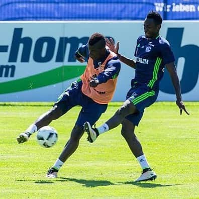 アブドゥル・ラーマン・ババのインスタグラム：「Come back stronger bro 💪🏾💪🏾💪🏾@breelembolo97 ❤️... we are with you 🔵⚪️」