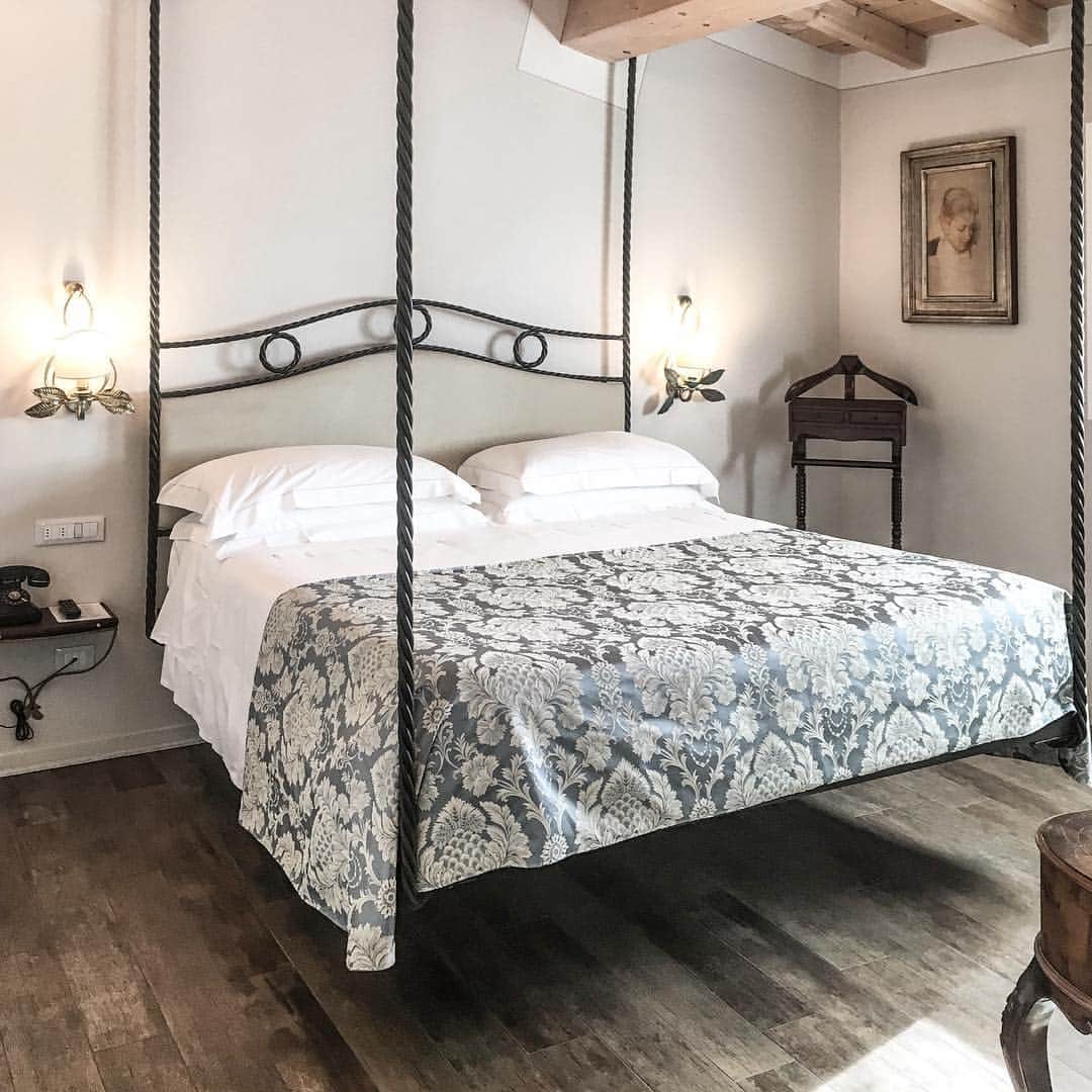 My chan || 舞ちゃんさんのインスタグラム写真 - (My chan || 舞ちゃんInstagram)「In love with our floating bed in our suite in #Firenze 🛎 今日の#フィレンツェ のスイートルームにぶら下がってるベッド、お気に入り🛎」10月17日 16時13分 - missmychan