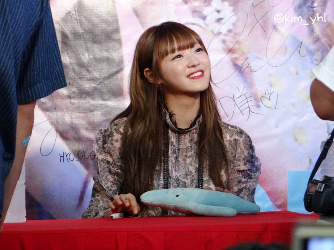 のインスタグラム：「161015 Fanmeeting in Taiwán  she's so cute 😍 #ohmygirl#오마이걸#omg#효정#hyojung#진이#jine#미미#mimi#유아#yooa#승희#seunghee#지호#jiho#비니#binnie#아린#arin#wment#kpop#kpopl4l#l4l#likes#kpopshoutout#kpoplikesforlikes」
