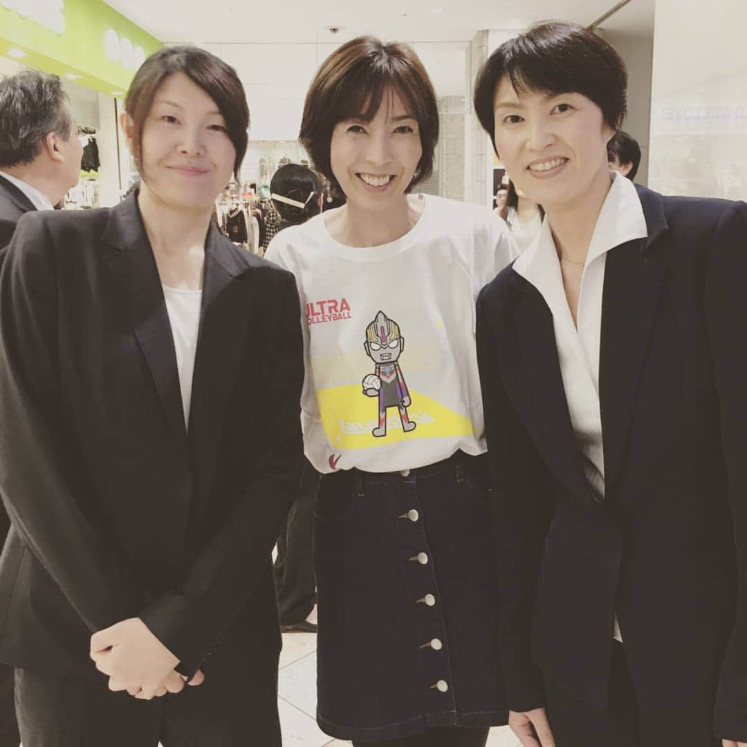 大林素子さんのインスタグラム写真 - (大林素子Instagram)「吉原監督と多治見監督󾬌初戦の対決となります！一番身近な仲間が、監督になり、また新たな楽しみが増える！ がんばれ二人❤」10月17日 14時37分 - motokoobayashi