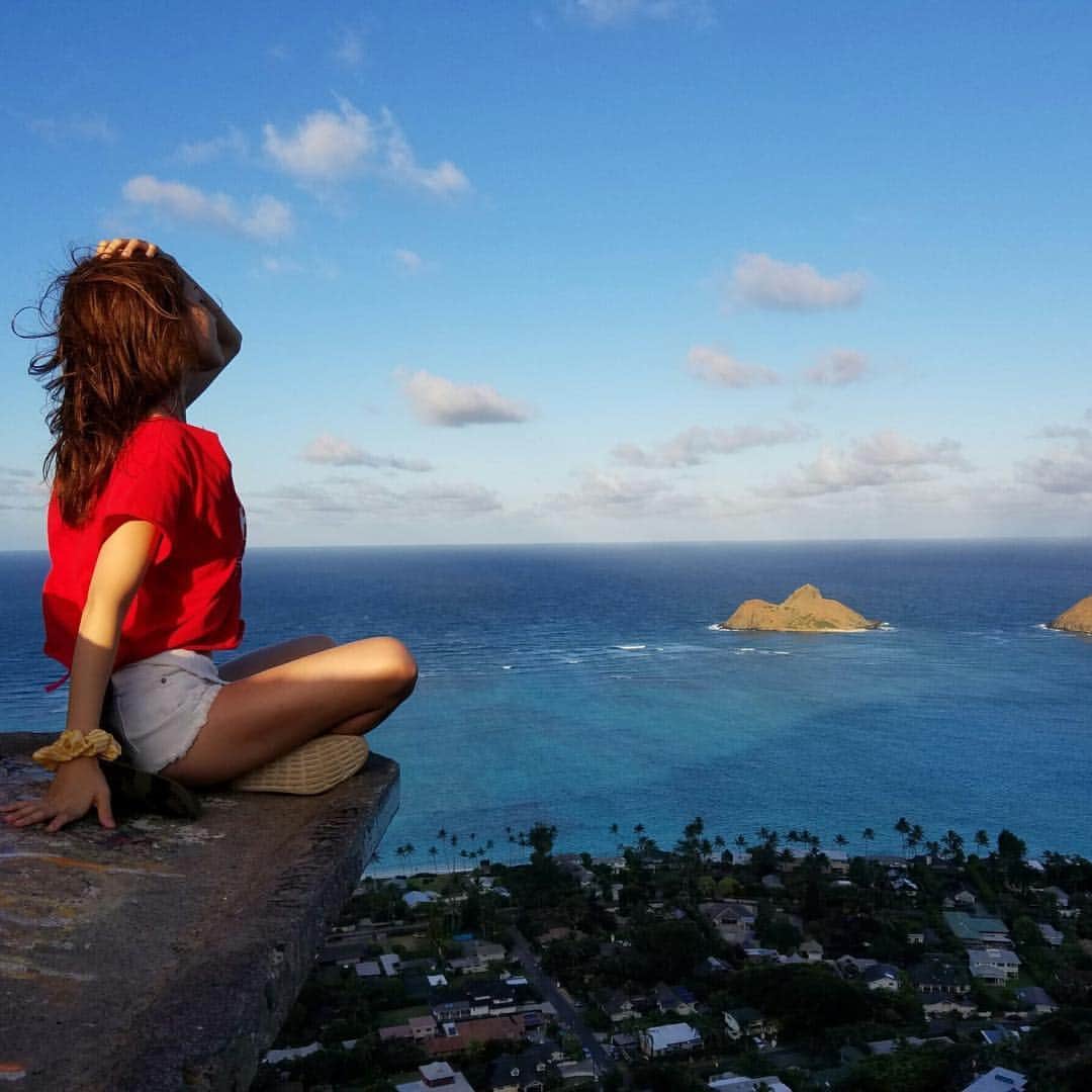市原彩花さんのインスタグラム写真 - (市原彩花Instagram)「山の上から。 素敵な場所だった〜！#PILLBOX#Hawaii#登山」10月17日 21時15分 - ayaka_ichihara