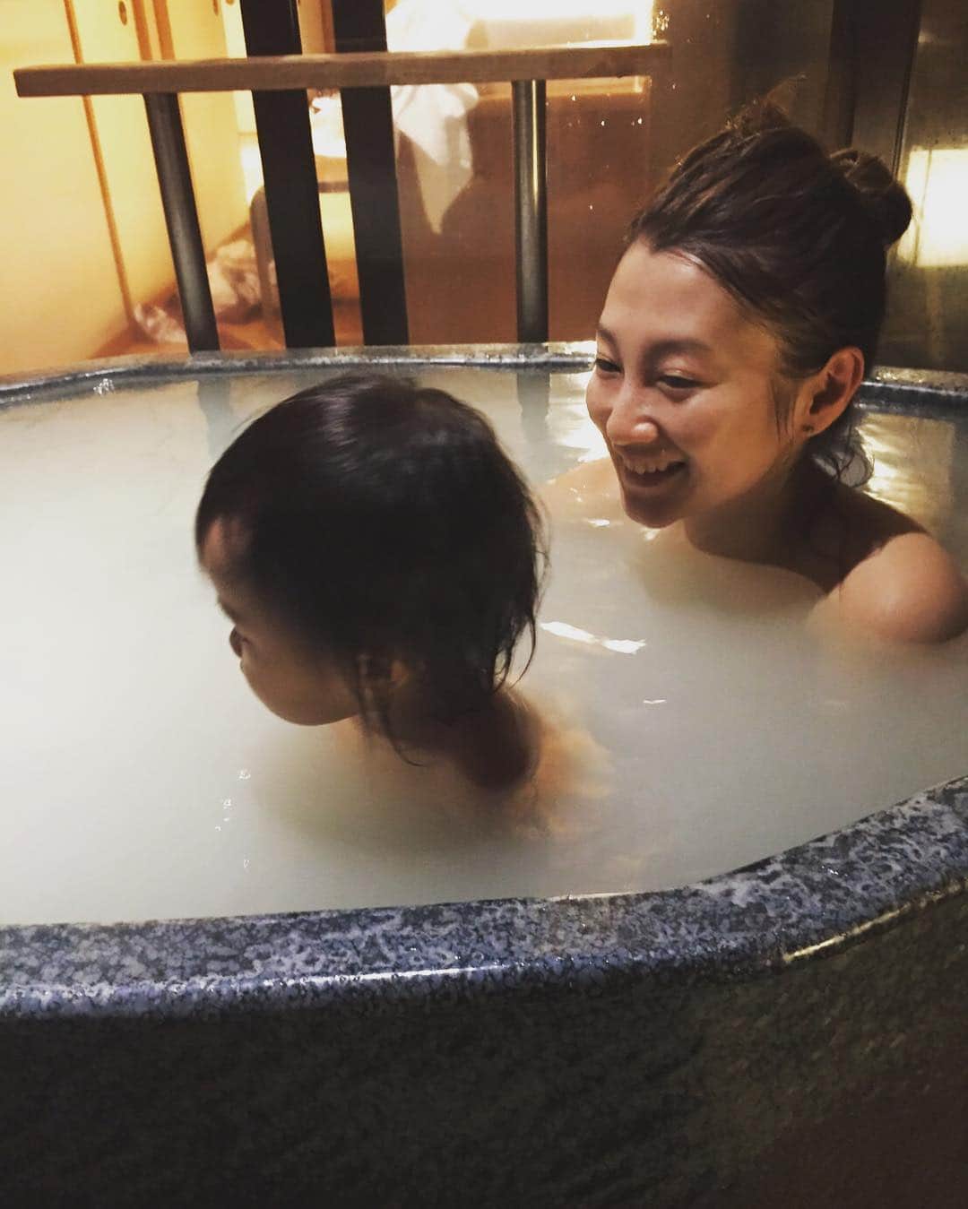 加織のインスタグラム：「むすめと温泉♨️❤️」