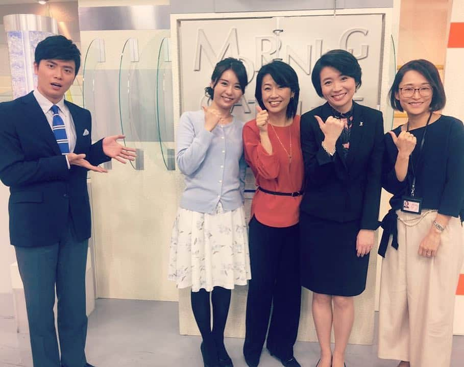 瀧口友里奈さんのインスタグラム写真 - (瀧口友里奈Instagram)「women power😉💕 #tvtokyo  #モーニングサテライト  #女性だらけ  #わいわい  #ゲスト  #ソニーフィナンシャルホールディングス  #尾河眞樹 さん #そして #紅一点、ならぬ #黒一点  #野沢春日 アナ #距離感」10月18日 10時44分 - yurinatakiguchi