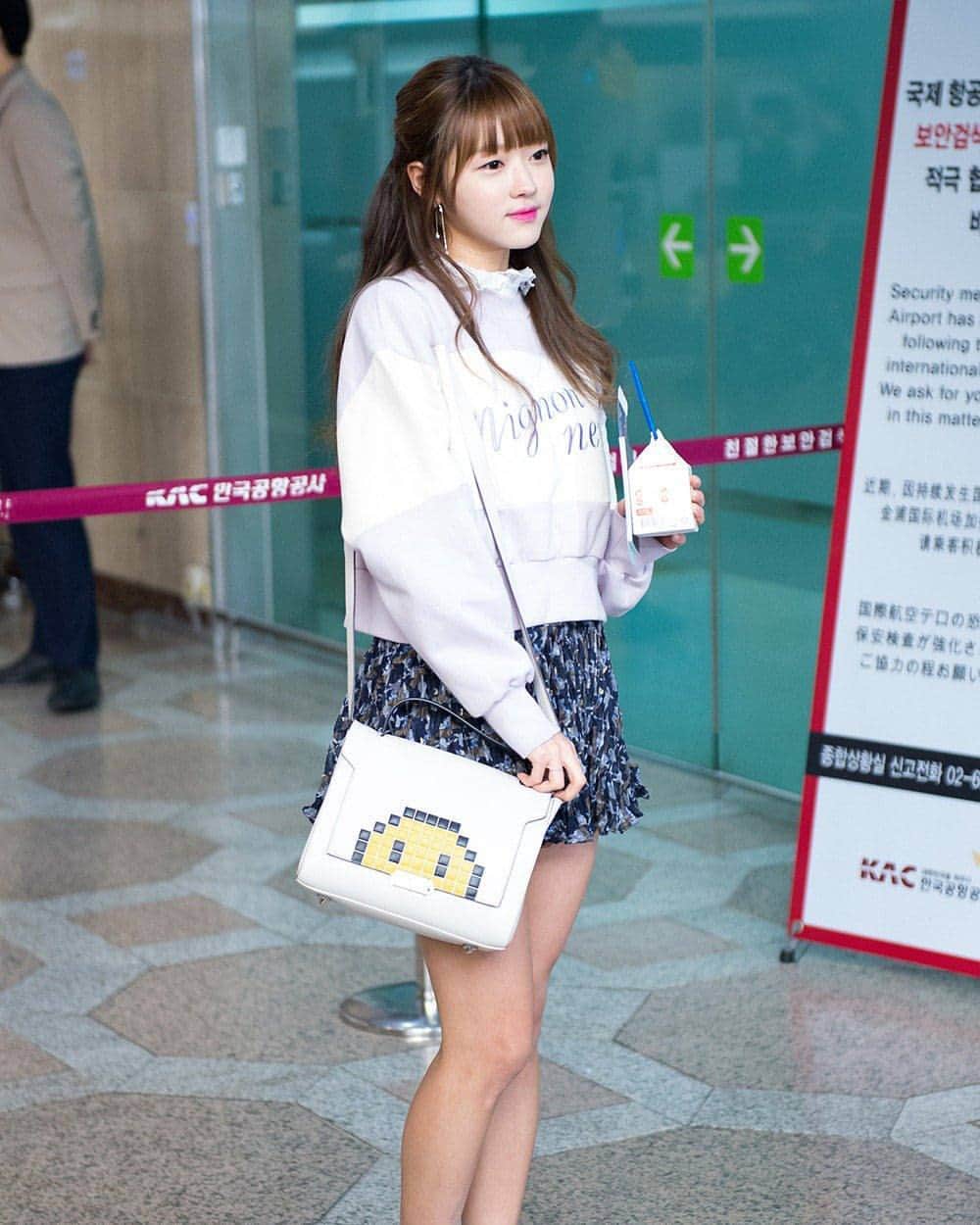ユアのインスタグラム：「161014 Gimpo Airport #ohmygirl#오마이걸#omg#효정#hyojung#진이#jine#미미#mimi#유아#yooa#승희#seunghee#지호#jiho#비니#binnie#아린#arin#wment#kpop#kpopl4l#l4l#likes#kpopshoutout#kpoplikesforlikes」