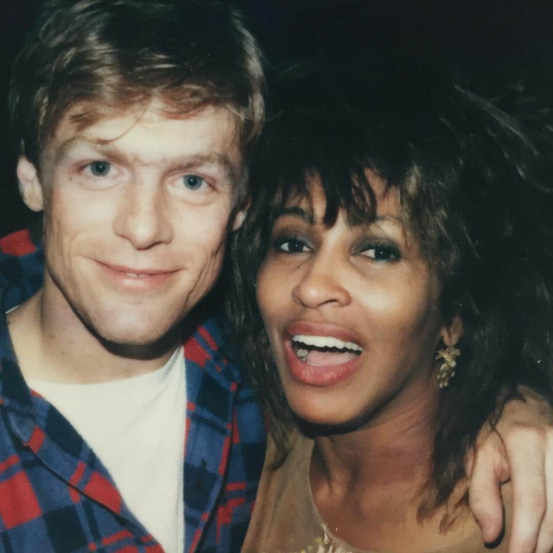 ブライアン・アダムスのインスタグラム：「Moments after Tina Turner and I recorded "It's Only Love" in 1984. #reckless #bryanadamsgetup #tinaturner」