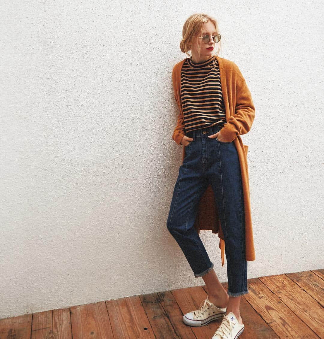 のインスタグラム：「MOUSSY NEW ITEMS __________________________________ SIDE SLIT LONG GOWN CD (0109AM70-6510) ¥6,980 +tax OFF NECK BORDER TOPS (0109AA80-6590) ¥4,980 +tax CENTER TUCK SLIM STRAIGHT(0109AB11-5970) ¥11,800 +tax ※10/27(THU)発売予定 __________________________________ #MOUSSY #MOUSSYJEANS」