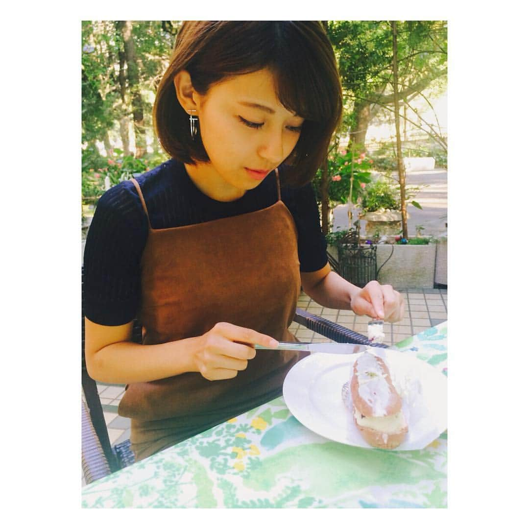 上村彩子さんのインスタグラム写真 - (上村彩子Instagram)「食べるときが、一番真剣な顔してる説🤔  #松本楼#日比谷公園」10月18日 13時32分 - saekokamimura