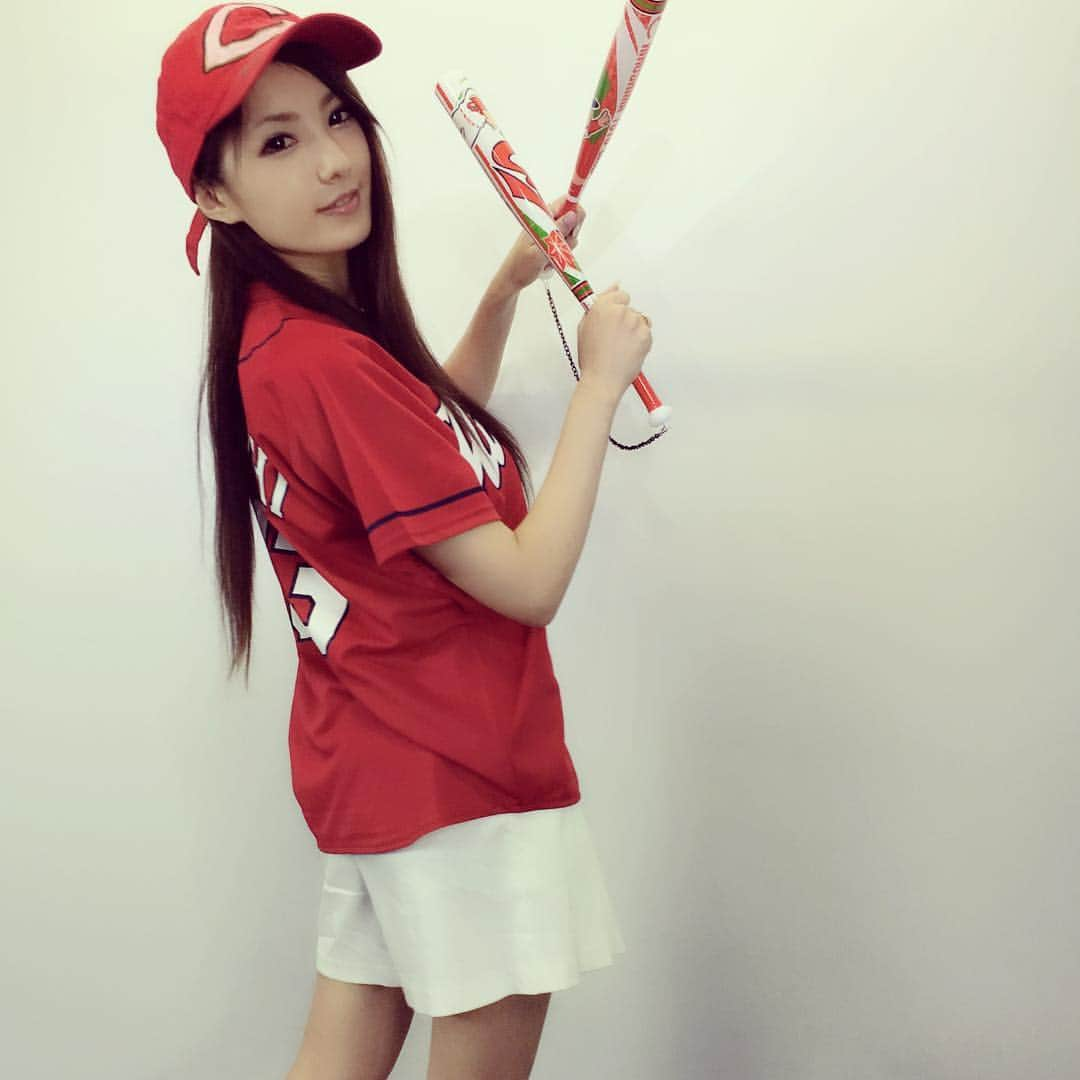 アイデアポケットさんのインスタグラム写真 - (アイデアポケットInstagram)「天海つばさチャンのカープ女子⚾️Part2✌️ #天海つばさ  #カープ女子  #広島東洋カープ  #25年振り  #日本シリーズ  #日本シリーズ進出  #セリーグ  #アイポケ #アイデアポケット  #IDEAPOCKET」10月18日 16時48分 - ideapocket_official